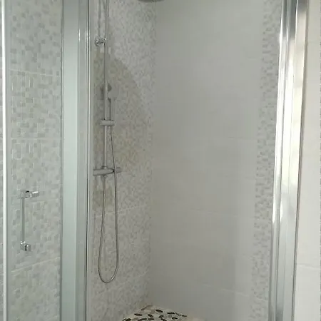 With Private Bathroom And Sea View, 50 M Del Mar Homestay Radazul