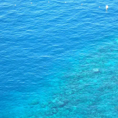 With Private Bathroom And Sea View, 50 M Del Mar Homestay *