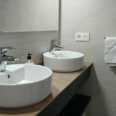 Homestay With Private Bathroom And Sea View, 50 M Del Mar Radazul